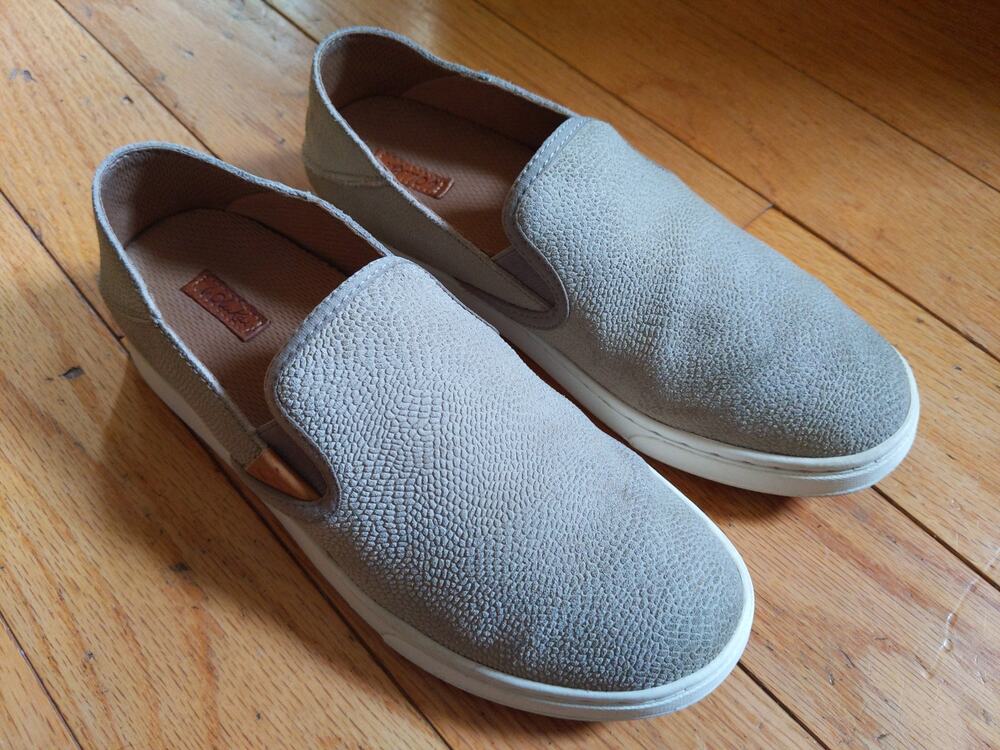 OLUKAI Pehuea Gray Leather Slip-On Shoes Size 7 Hawaiian Comfort Casual Walking
